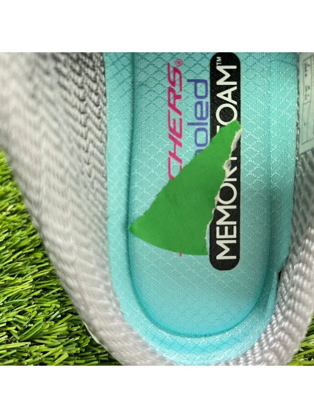 Skechers D'Lites Resilient Womens Size 7 Gray White Athletic Slip On Mule Shoes